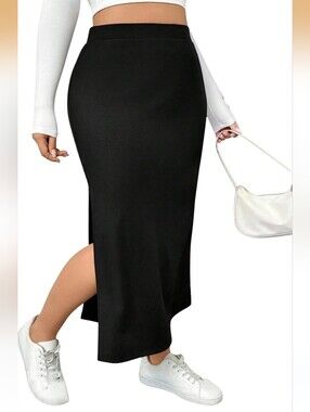 WDIRARA Women's Plus Size Midi Skirt With Slit In Black